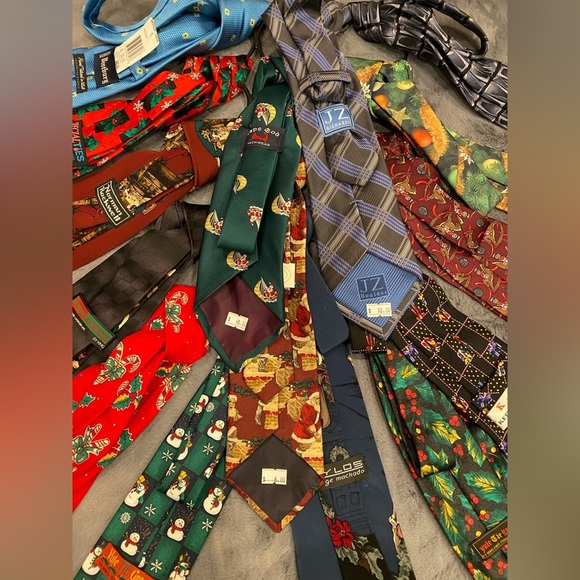 Men Christmas Ties - Variety of brands/styles - Picture 6 of 9